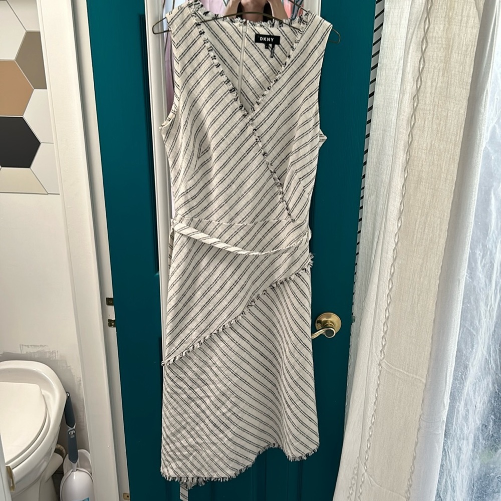 😻 DKNY asymmetric dress size 8